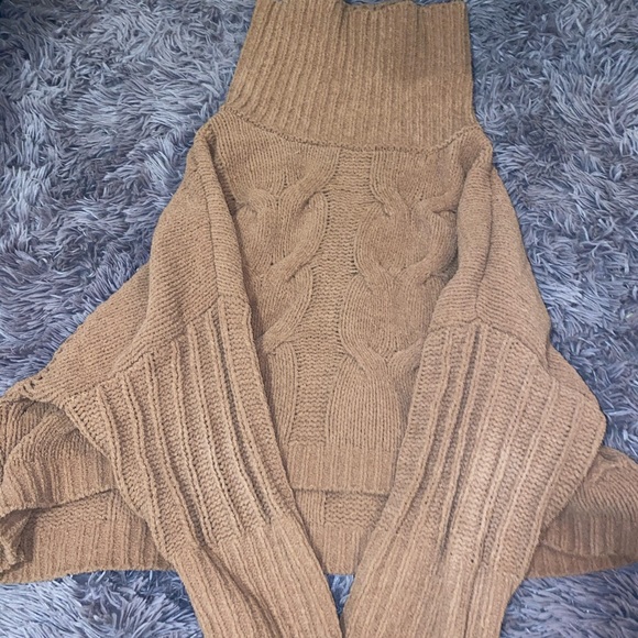 Tops - Mauve turtle neck throw on